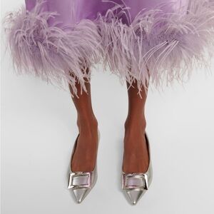 ROGER VIVIER
Gommettine metallic leather ballet flats